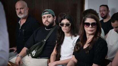 נועה גולדנברג בבית המשפט, לאחר מעצרה בעקבות השלכת הבוץ על בן גביר. אבשלום ששוני, פלאש 90 נועה גולדנברג בבית המשפט, לאחר מעצרה בעקבות השלכת הבוץ על בן גביר. אבשלום ששוני, פלאש 90