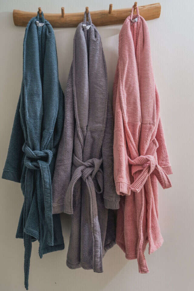 חלוקי רחצה, ורדינון. | תמי בר שי