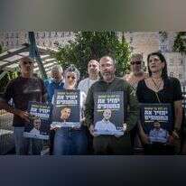 משפחות חטופים לאחר פגישה עם ראש הממשלה. | חיים גולדברג, פלאש 90 משפחות חטופים לאחר פגישה עם ראש הממשלה. | חיים גולדברג, פלאש 90