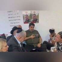 נתניהו בניחום אבלים בבית משפחת דנינו. | אבי רבינא