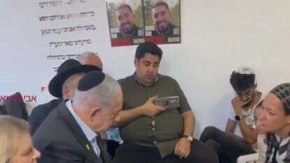 נתניהו בניחום אבלים בבית משפחת דנינו. | אבי רבינא