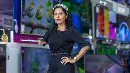 "זו לא רק המלחמה שלי". מינס, השבוע. | יוסי אלוני "זו לא רק המלחמה שלי". מינס, השבוע. | יוסי אלוני