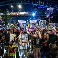 הפגנה למען עסקת חטופים בתל־אביב. | יונתן זינדל, פלאש 90