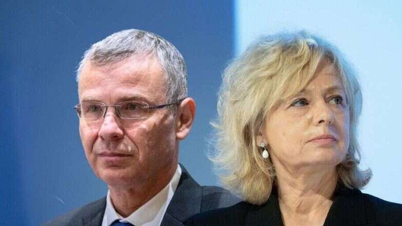 היועמ"ש גלי בהרב-מיארה והשר יריב לוין | חיים גולדברג ויונתן זינדל - פלאש 90. היועמ"ש גלי בהרב-מיארה והשר יריב לוין | חיים גולדברג ויונתן זינדל - פלאש 90.