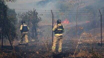 שריפה סמוך קיבוץ שניר כתוצאה מירי חיזבאללה. | EPA