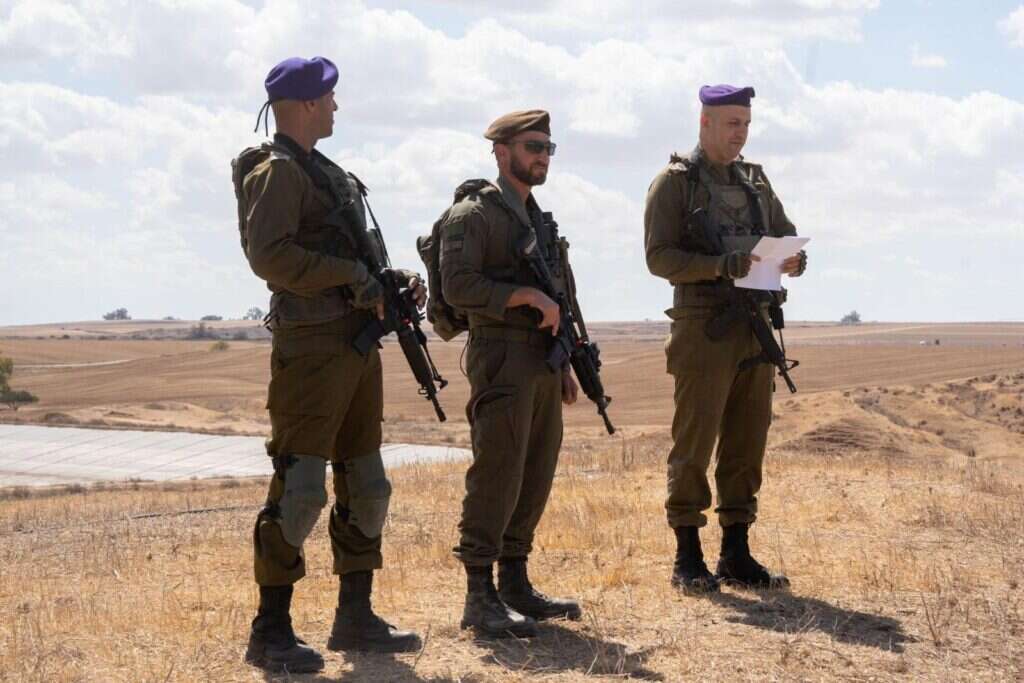 אל"מ טל אשור, תא"ל ברק חירם ואל"מ גיל ורנר בטקס חילופי מח"ט הדרומית. | דו"צ אל"מ טל אשור, תא"ל ברק חירם ואל"מ גיל ורנר בטקס חילופי מח"ט הדרומית. | דו"צ