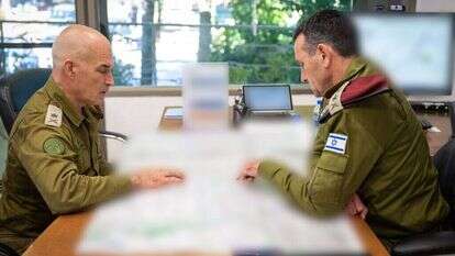 הרמטכ"ל הרצי הלוי ואלוף פיקוד צפון אורי גורדין. | דובר צה"ל