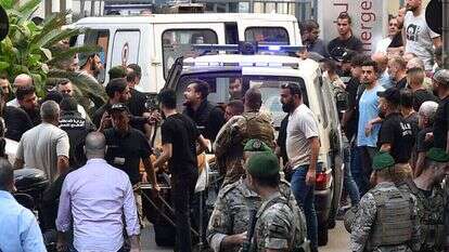 אחת מזירות הפיצוצים בלבנון. | EPA/WAEL HAMZEH