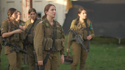 המפקדת. כאן 11