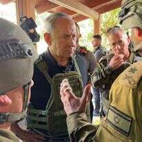 בגנות המגרעות ובשבח האיפוק. נתניהו בסיור בקיבוץ בארי, אוקטובר 2023. | אבי אוחיון, לע"מ