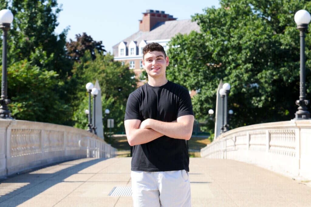 מוטרד מהמידע השגוי. עילי חכמי. | Dylan Goodman