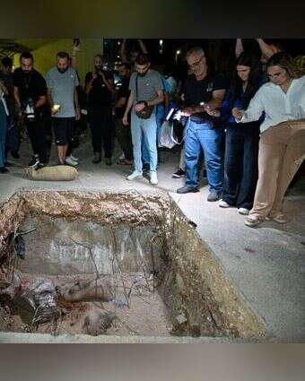 מכתש שנפער בעקבות פיצוץ יזום של מכשירי קשר שיזם צבא לבנון, לאחר "מתקפת הביפרים". | EPA