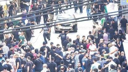 פיצוץ במכונית בביירות במהלך הלוויה לאחד מהרוגי הביפרים הממולכדים. | AFP