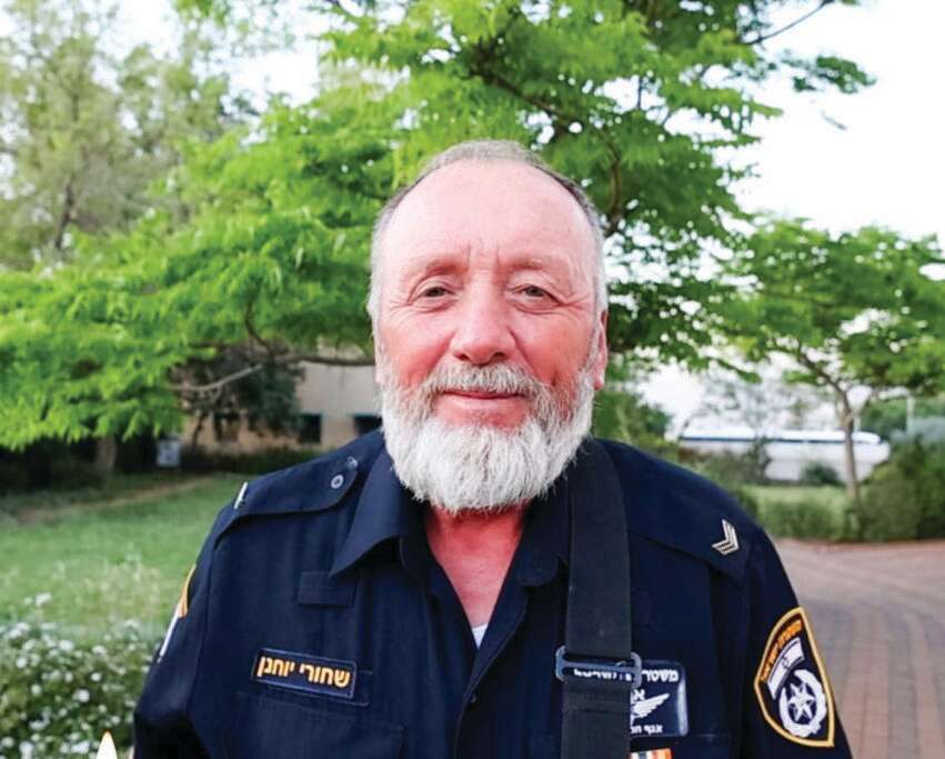 מחלק הסוכריות האהוב מבית הכנסת. יוחנן שחורי ז"ל