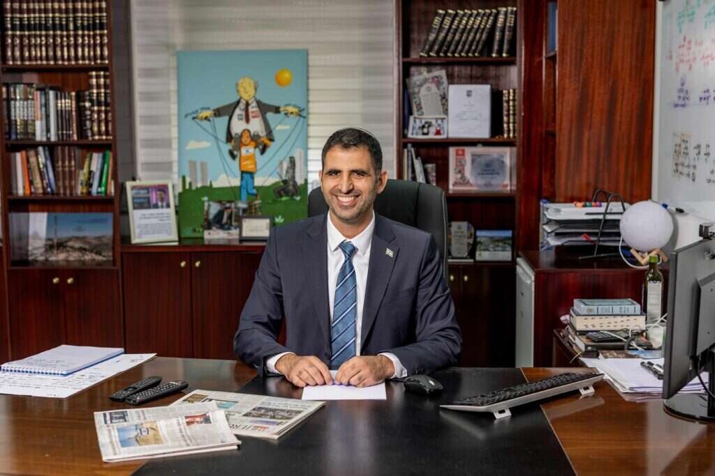 שר התקשורת שלמה קרעי. | נעמה שטרן