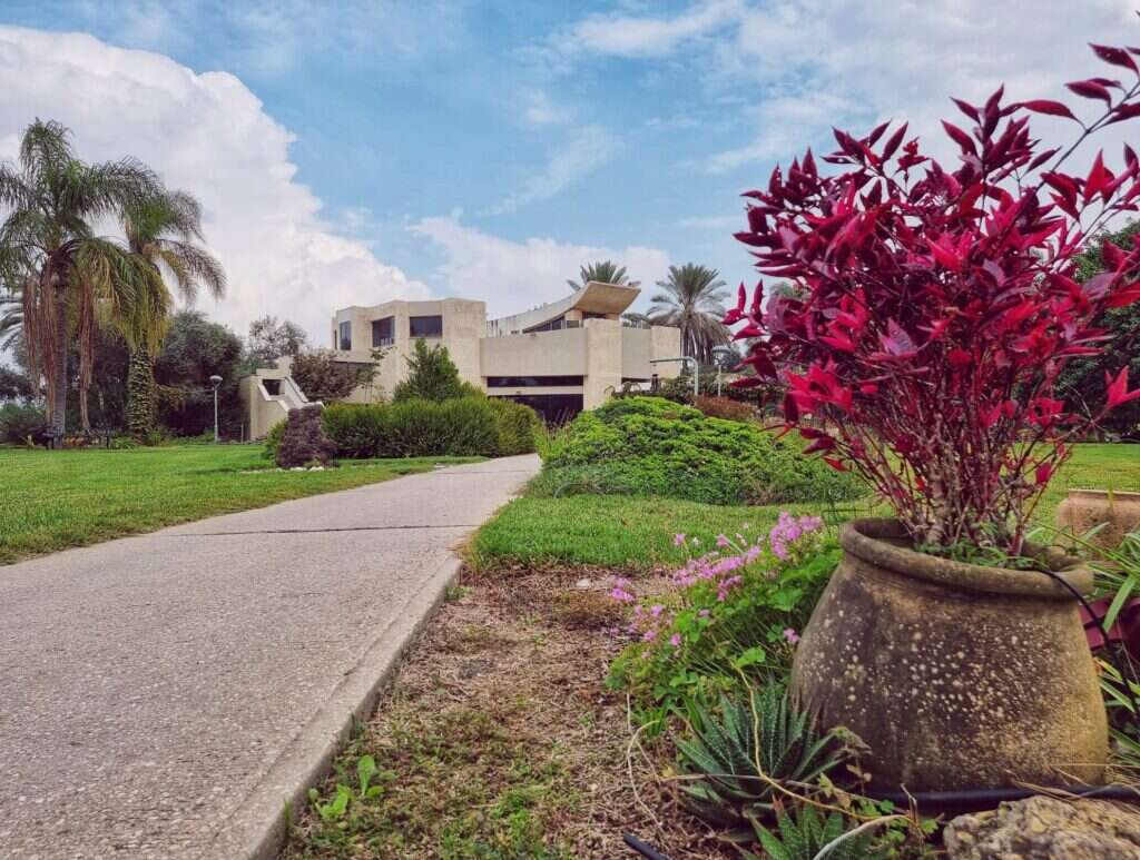 בית הכנסת בעלומים, אוקטובר 2023. | סטיבי מרכוס בית הכנסת בעלומים, אוקטובר 2023. | סטיבי מרכוס