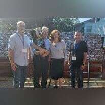 "עמו אנכי בצרה". מימין: רבש"ץ עלומים אייל ריין, פראן ומילטון פייפר ודוד בר מניצולי הטבח. | משפחת פייפר