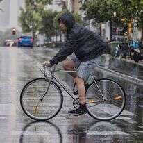 גשם בתל אביב | יהושע יוסף - פלאש 90