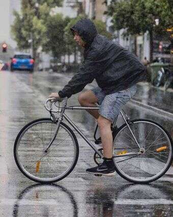 גשם בתל אביב | יהושע יוסף - פלאש 90 גשם בתל אביב | יהושע יוסף - פלאש 90