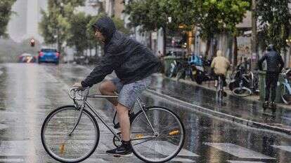 גשם בתל אביב | יהושע יוסף - פלאש 90