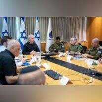 שר הביטחון גלנט בהערכת מצב. | אריאל חרמוני, משרד הביטחון