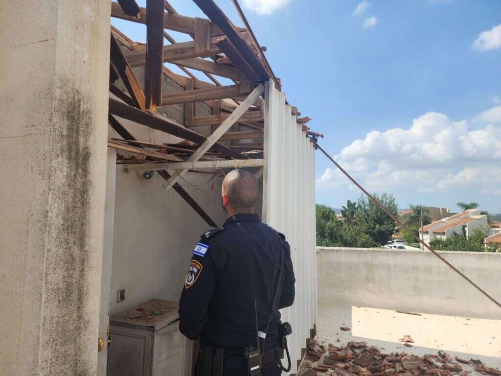 בית בגבעת אבני שספג פגיעה ישירה. | דוברות המשטרה