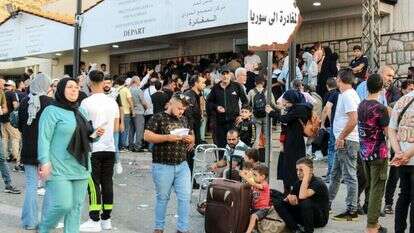 פליטים לבנוניים במעבר גבול סורי-לבנוני. | AFP