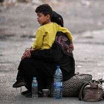 פליטים לבנוניים במעבר גבול סורי-לבנוני. | AFP