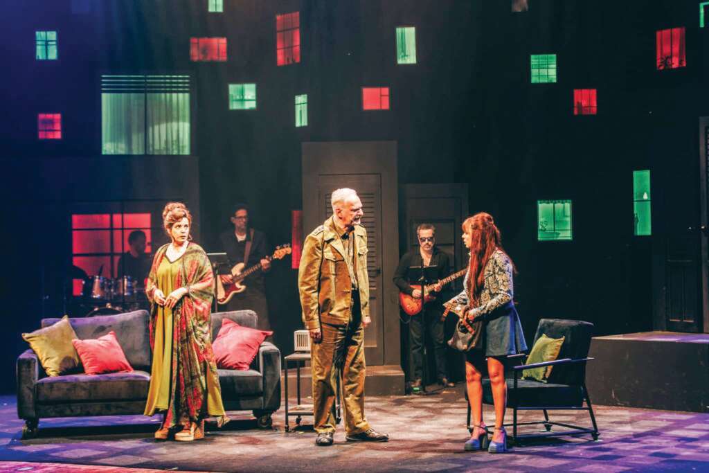 חופש פעולה מצדי צרפתי. מתוך המחזמר. | באדיבות התיאטרון הארצי מיסודו של סמי לוי