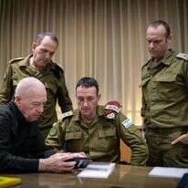 הרמטכ"ל הרצי הלוי ושר הביטחון גלנט באישור תוכניות אחרי התקיפה בדאחייה.