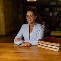 שרה בקשרה ב"ק. | נעמה שטרן