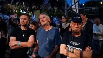 דן חלוץ ויאיר גולן באחת ההפגנות. | אריה לייב אברמס, פלאש 90