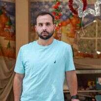 אוריה אלקיים בסוכה בבית הוריו בקריית־שמונה, שלשום. | אייל מרגולין, ג'יני