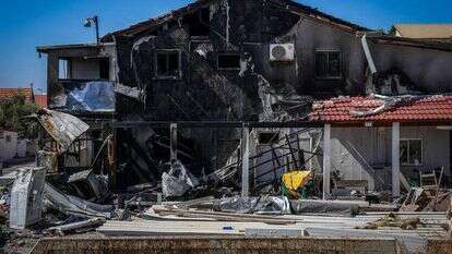 בית בצפת שספג פגיעה ישירה. | אייל מרגולין, פלאש 90