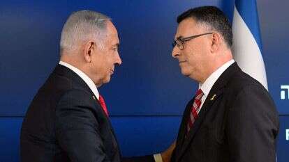 ראש הממשלה בנימין נתניהו וח"כ גדעון סער, בהצהרה המשותפת עם הצטרפות סער לממשלה. | חיים צח / לע"מ