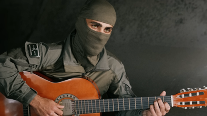 מ' המסתערב. | מסך מיוטיוב