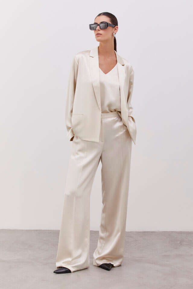 רונן חן | מכנסיים 529 ₪ | גופייה 399 ₪ | ז'קט 690 ₪