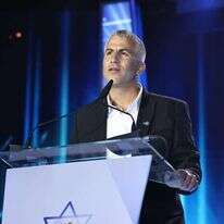 מנחם קלמנזון נואם בטקס קבלת פרס ישראל, אייר תשפ"ד. | מישל אמזלג, לע"מ