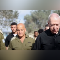 נוכחותו לא נכפתה על הגנרלים, אלא נוצרה בעידודם. תמיר ושר הביטחון גלנט בצפון, לפני כשבועיים. | מסך: כאן 11