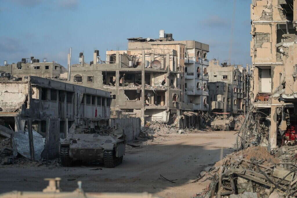 "המבצעים של צ'יקו בלבנון היו כמו אלף חזרות גנרליות לעזה". טנקים ישראליים בחורבות רפיח. | איי.אף.פי