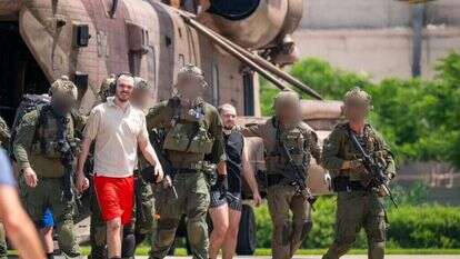 החטופים אלמוג מאיר ג'אן, אנדריי קוזלוב ושלומי זיו לאחר החילוץ | דובר צה"ל