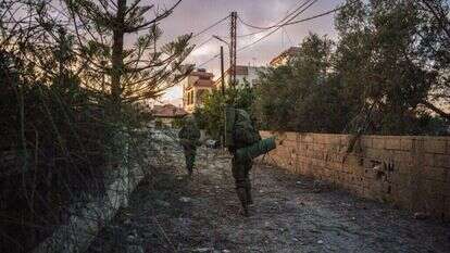 לוחמי צה"ל בדרום לבנון, במהלך השבוע הראשון לכניסה הקרקעית. | דובר צה"ל