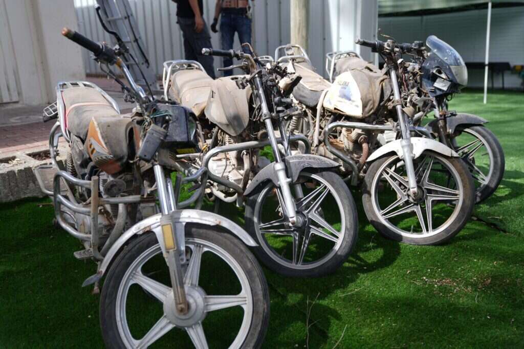 שלל שנתפס ממחבלי חמאס  שחדרו לישראל ובתוך עזה. | דובר צה"ל