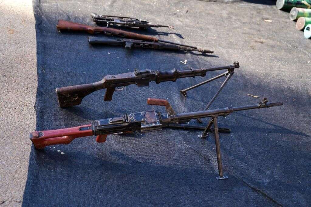 שלל שנתפס ממחבלי חמאס  שחדרו לישראל ובתוך עזה. | דובר צה"ל