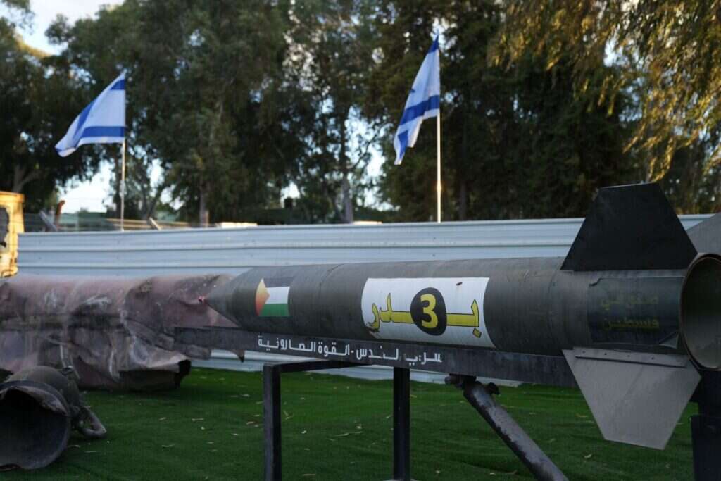 שלל שנתפס ממחבלי חמאס  שחדרו לישראל ובתוך עזה. | דובר צה"ל