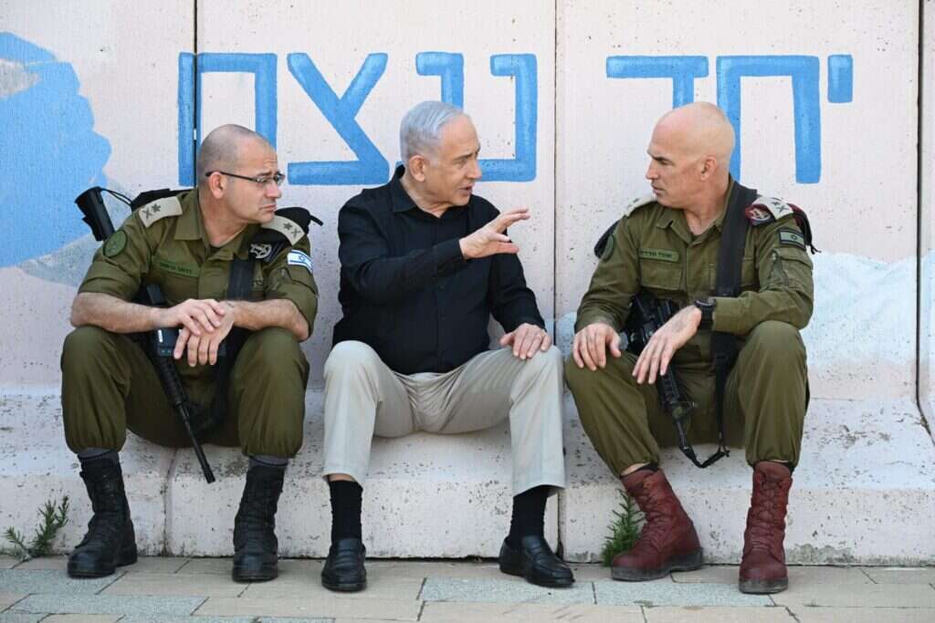 נתניהו סמוך לגבול לבנון. | חיים צח/ לע"מ. נתניהו סמוך לגבול לבנון. | חיים צח/ לע"מ.