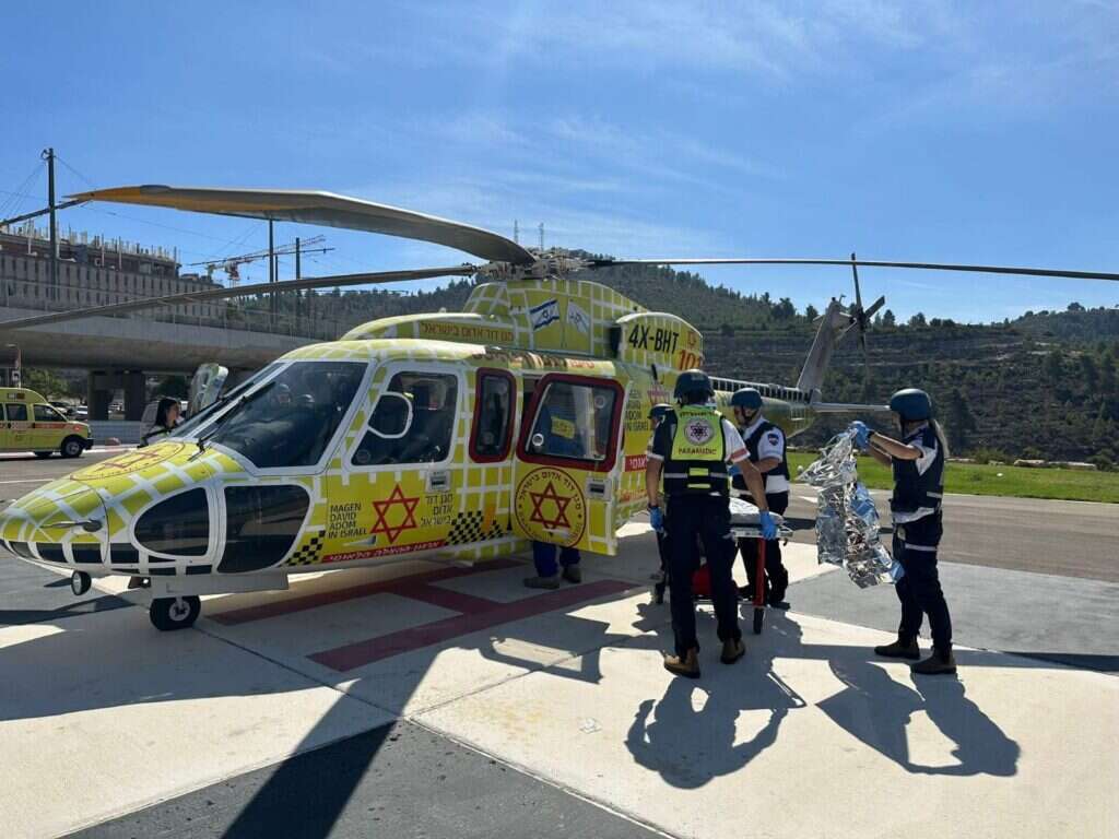 מד"א מפנים פצועים במלחמת חרבות ברזל. | דוברות מד"א