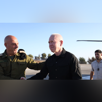 שר הביטחון גלנט. | דו"צ