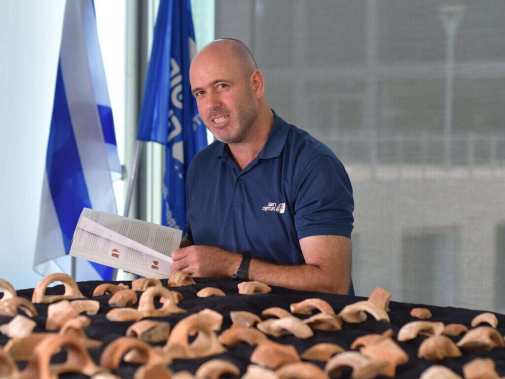 נריה ספיר, ממנהלי החפירה במורדות ארנונה. | אמיל אלג'ם רשות העתיקות