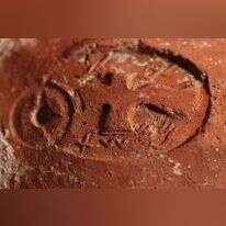 טביעת חותם עם הכיתוב 'למלך ממשת' בכתב עברי קדום. | אמיל אלגם רשות העתיקות